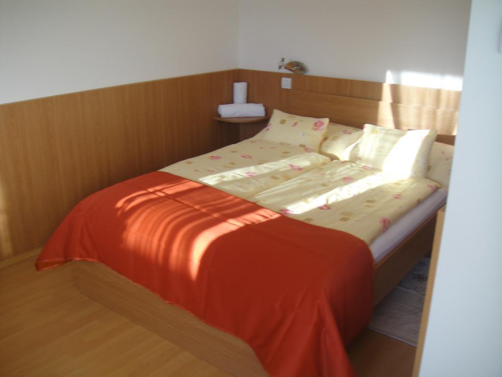 Paks Panzio Hotel Værelse billede